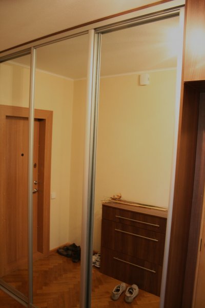 Spinta stumdomomis durimis ir batų dėžė